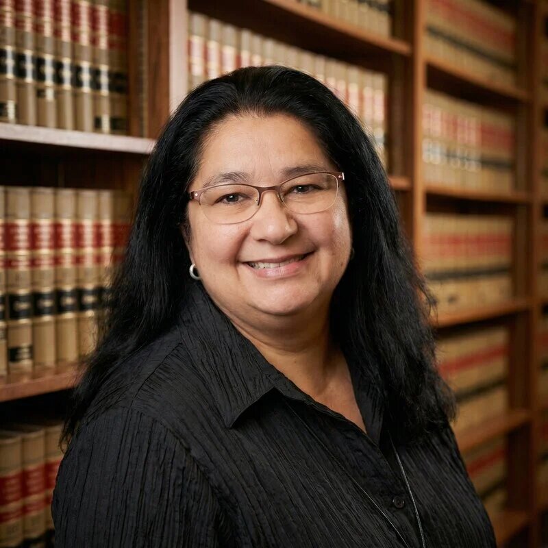 Yasemin Lutz - Rechtsanwalts- und Notarfachangestellte